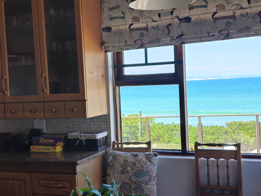 4 Bedroom Property for Sale in Wavecrest Eastern Cape